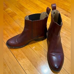Frye Chelsea atyle boots, size 9, great condition!